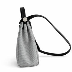 Hermers' popular herbag 31cm is designed to be inspired by saddle bags. The body of the bag is made of canvas, and the inseam, shoulder straps and handle are made of leather. The appearance is very si