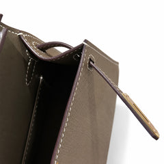 Style:mini Kelly Colour:ck18/etoupe Size:19*12*5.5cm Leather:epsom From France Hardware:gold Blurbs:Our Products are handcrafted.All Hardware are 18k gold which is nailed by hand and logo is hand carv