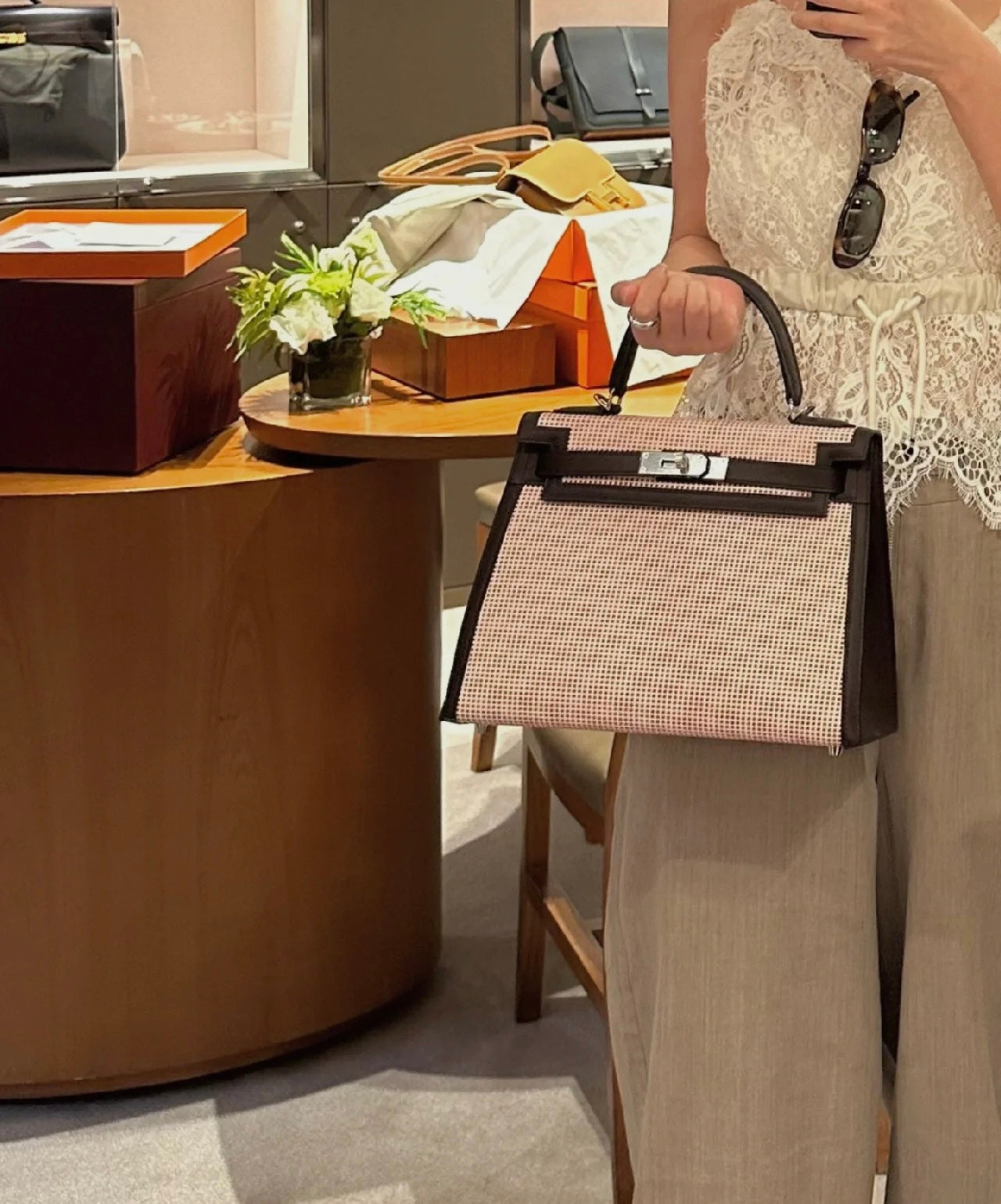 Kelly 25 Bag With Outside Stitching Constructed Of Patchwork Canvas & Premium Soft Swift Leather, Rich Warm Brown Tone Delivers Full-Bodied Vintage Luxury Texture Dimensions: Length 25 * Width 10 * Height 18cm