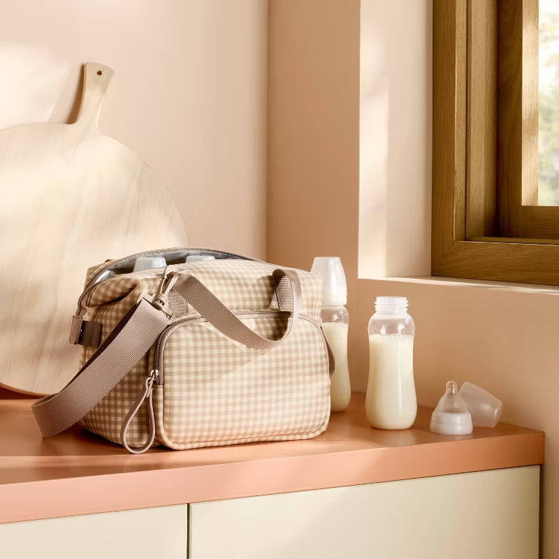 Single-shoulder diaper bag with an insulated bottle pouch