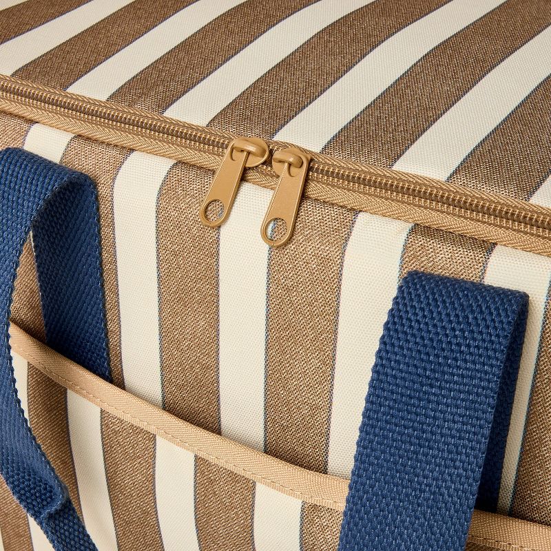 Soft-sided thermal bag